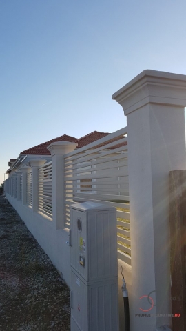 Gard decorativ cu elemente arhitecturale, pret casa de vanzare Tamas, Corbeanca